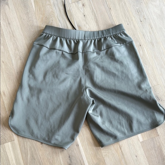 adidas Men's Athletic Gray Shorts - 9’ (Size M) - Picture 2 of 5